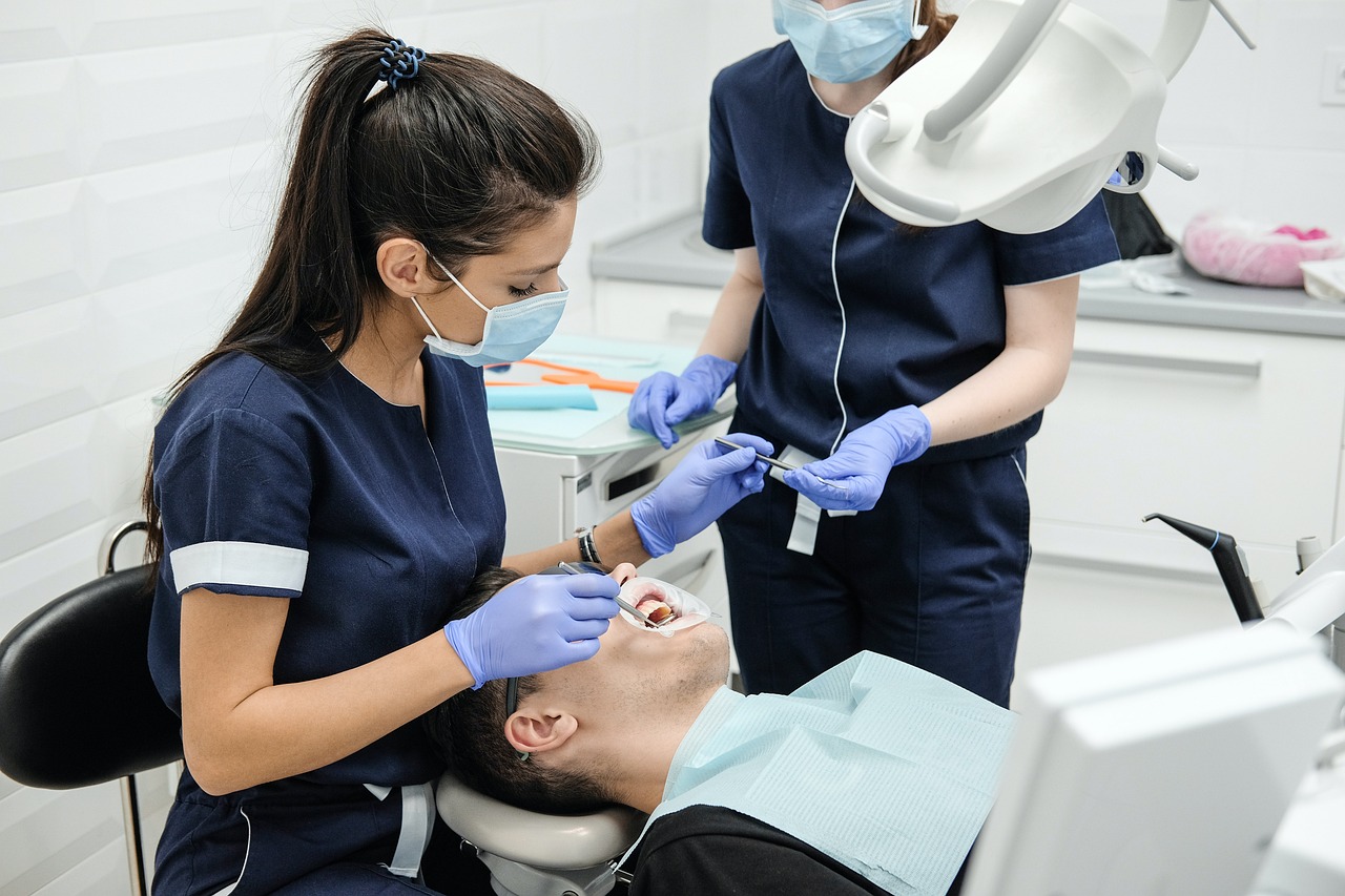 il dentista: negli usa meglio se è coperto dall'assistenza sanitaria