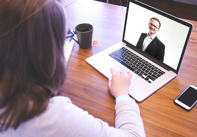 il colloquio di lavoro negli usa: è normale farlo in videocall